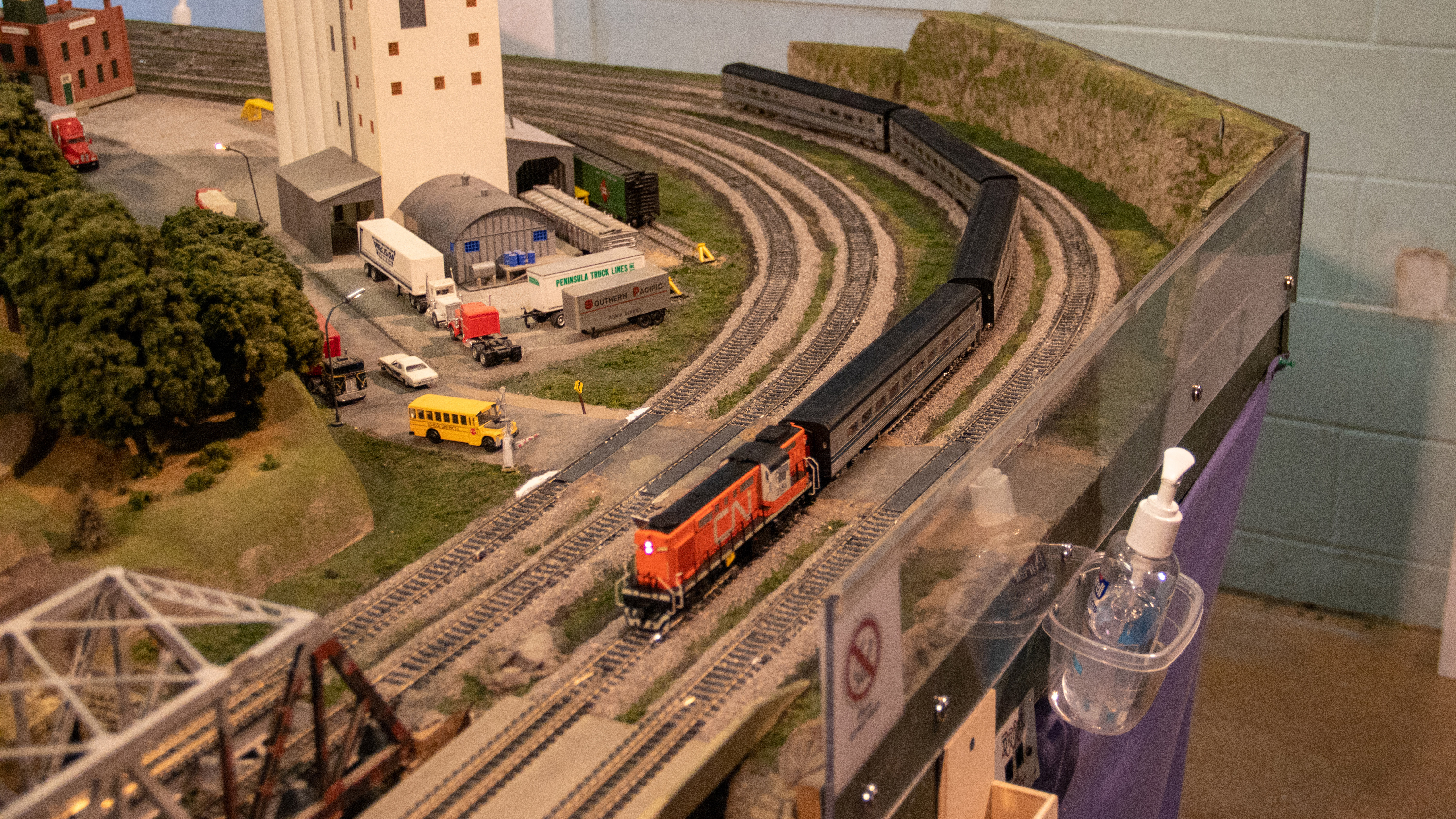 Model deals railway trains