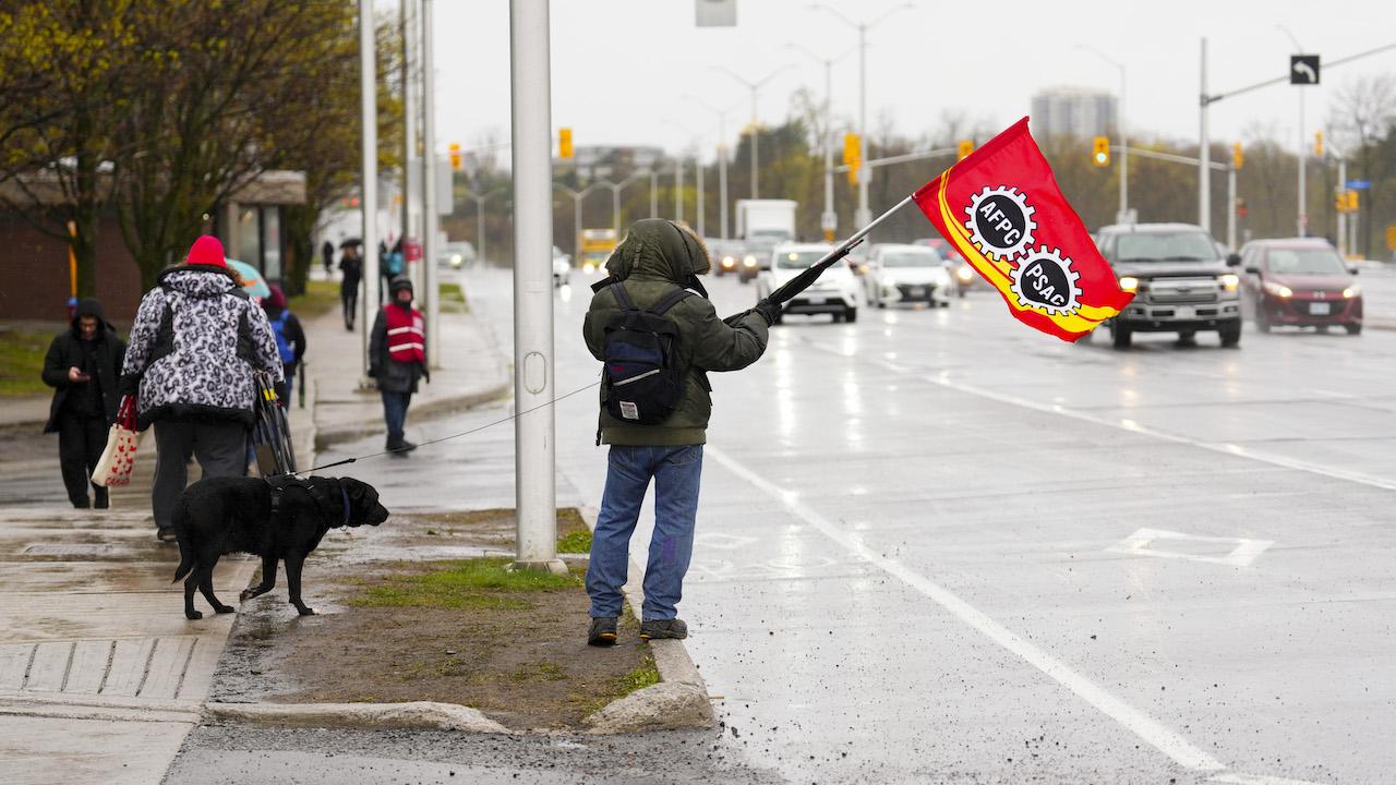What The probable End To The CRA Strike Means For Your Tax Refund what-the-probable-end-to-the-cra-strike-means-for-your-tax-refund